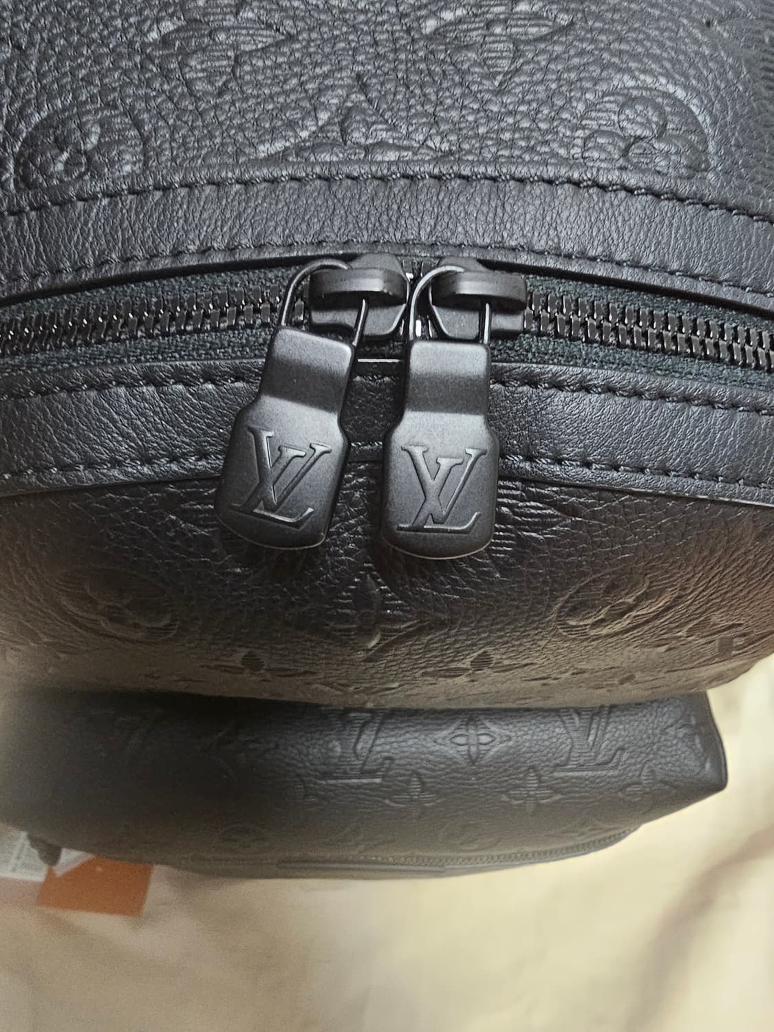 루이비통 올레더 모노그램 디스커버리 쉐도우 백팩 24년11월 상품이미지10