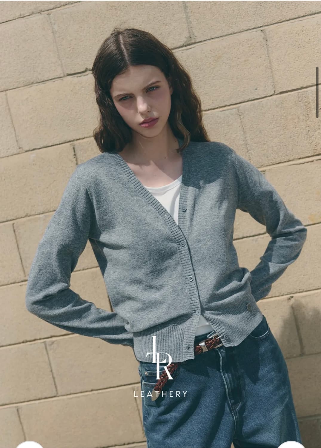(새상품) 레더리 슬릿 슬리브 브이넥 가디건 [GREY] 상품이미지1