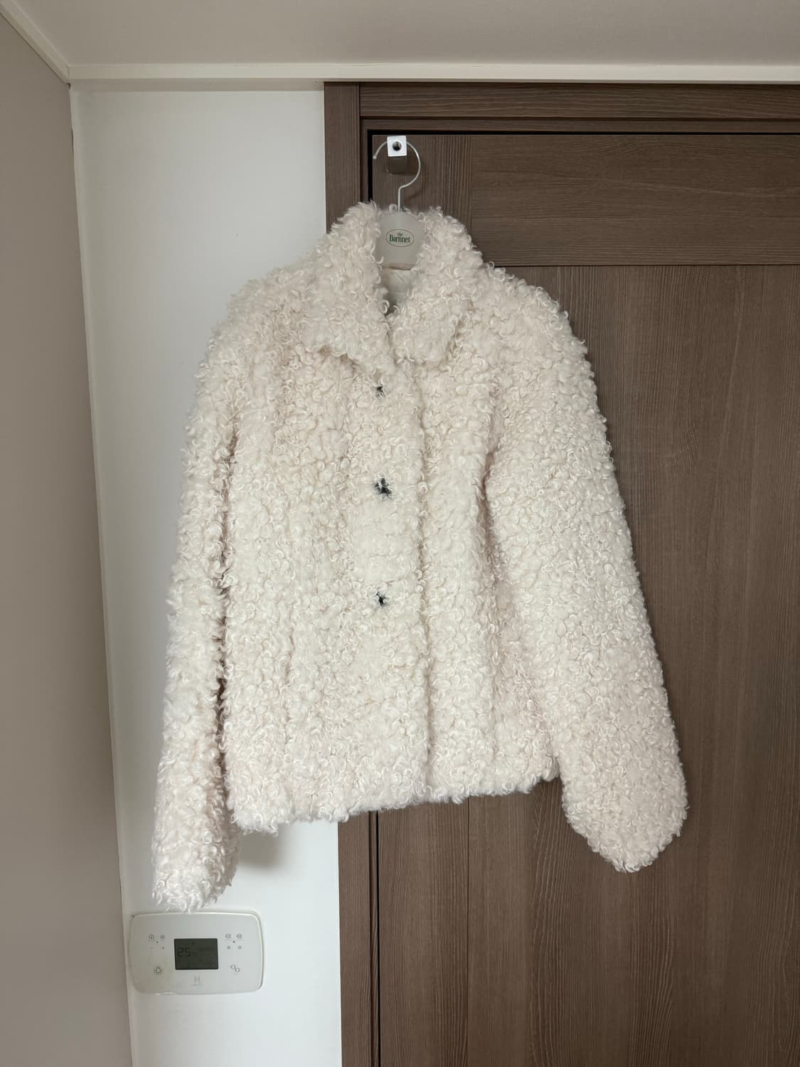 더바넷 부펀트 퍼자켓 Bouffant Eco-Fur Jacket 상품이미지3