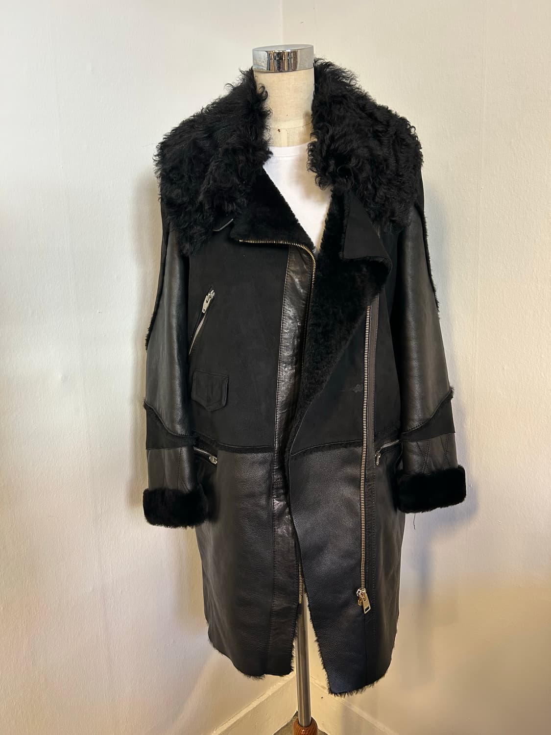 L028 산드로 SANDRO 양가죽 시어링 하이넥 코트 상품이미지1