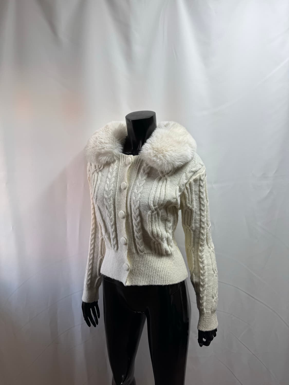 valleygirl / 벨리걸 퍼 버튼 니트 상품이미지1