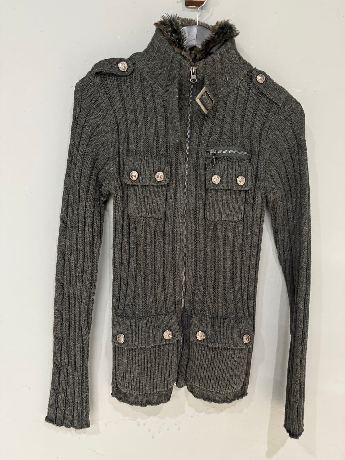 multi pocket neck buckle knit zip-up 상품이미지4