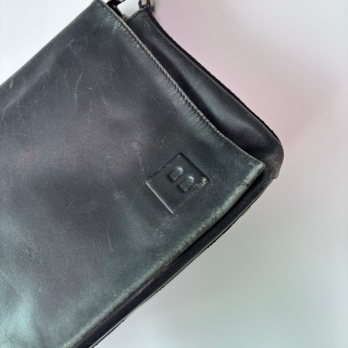 발리(BALLY) 시그니처 스트라이프 레더 메신저 백 블랙 상품이미지2