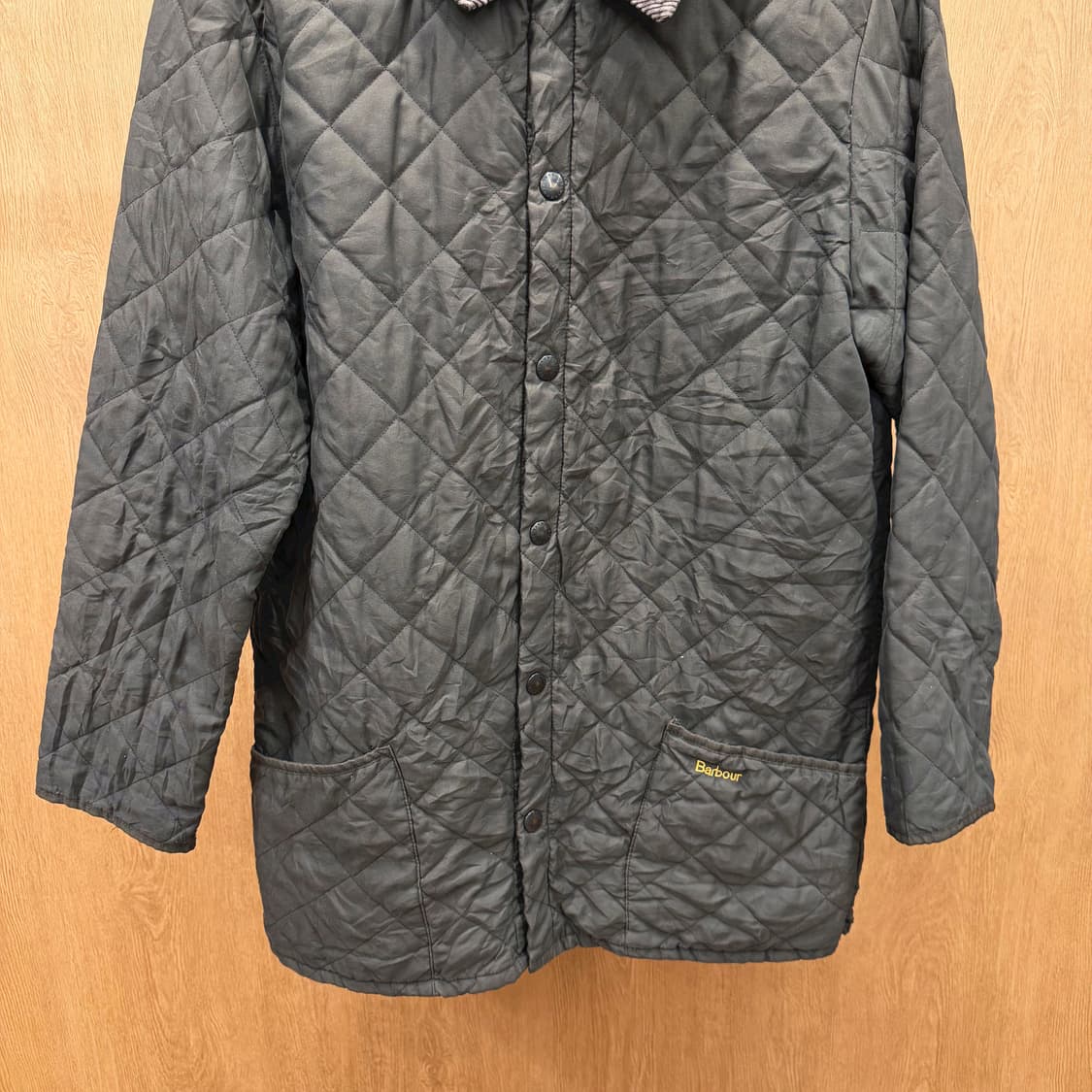 바버 경량 퀄팅 자켓 코듀로이 카라 스냅 버튼 패치 포켓 디테일 브라운 상품이미지5