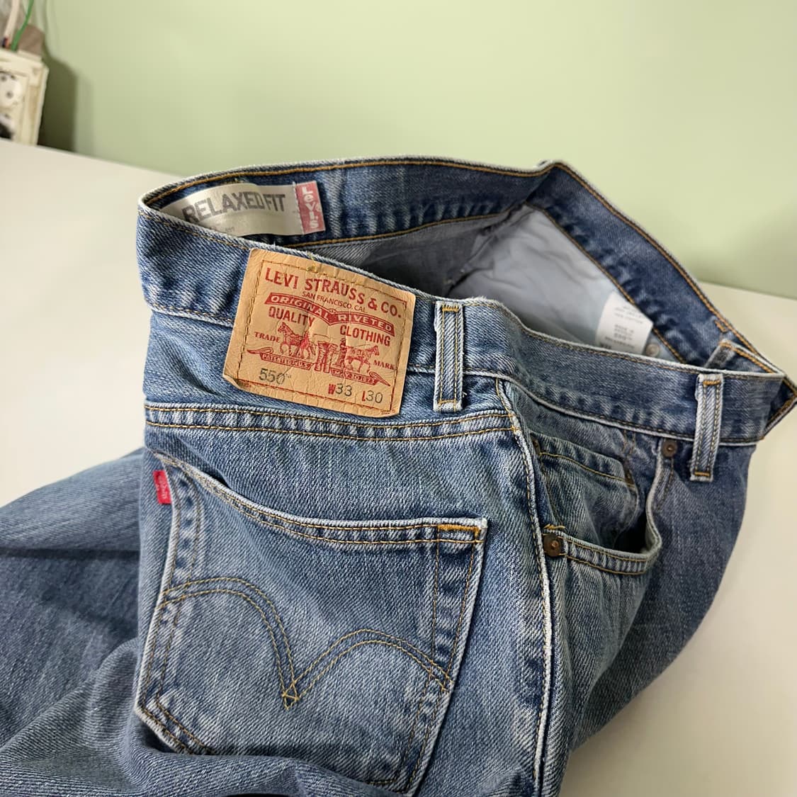 L-XL 리바이스550 USA 릴렉스핏 중청워시드 데님팬츠 상품이미지1