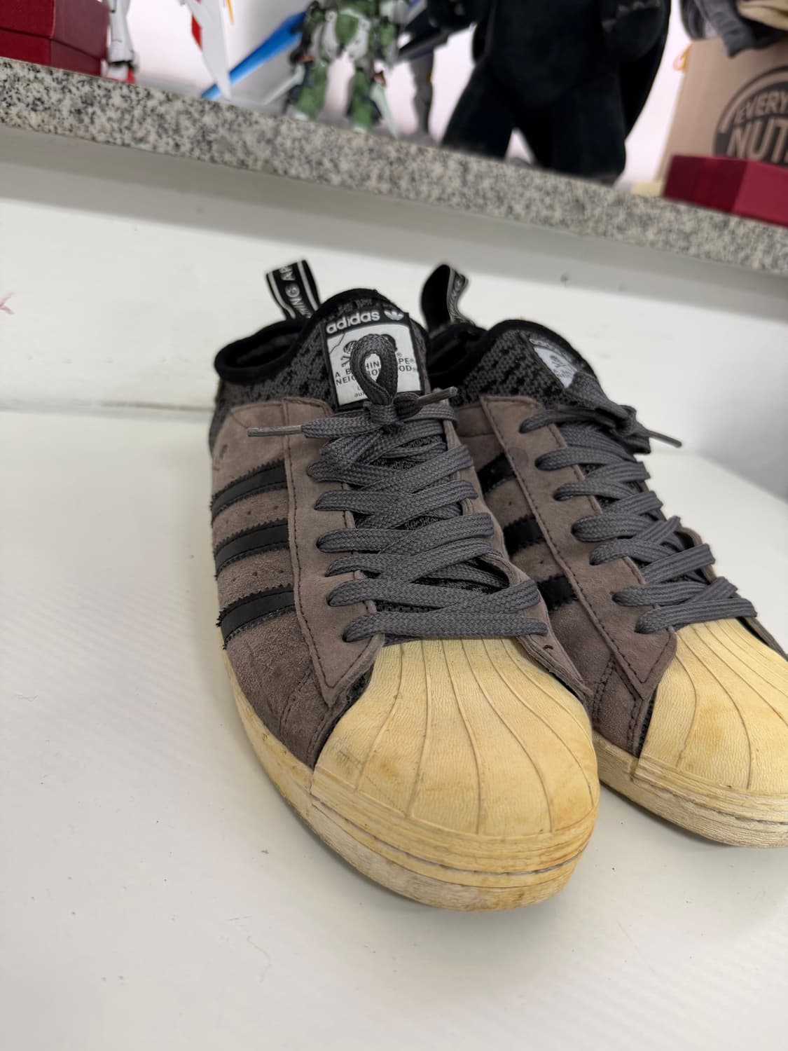 정품) 아디다스 x 베이프 x 네이버후드 슈퍼스타 265 상품이미지3