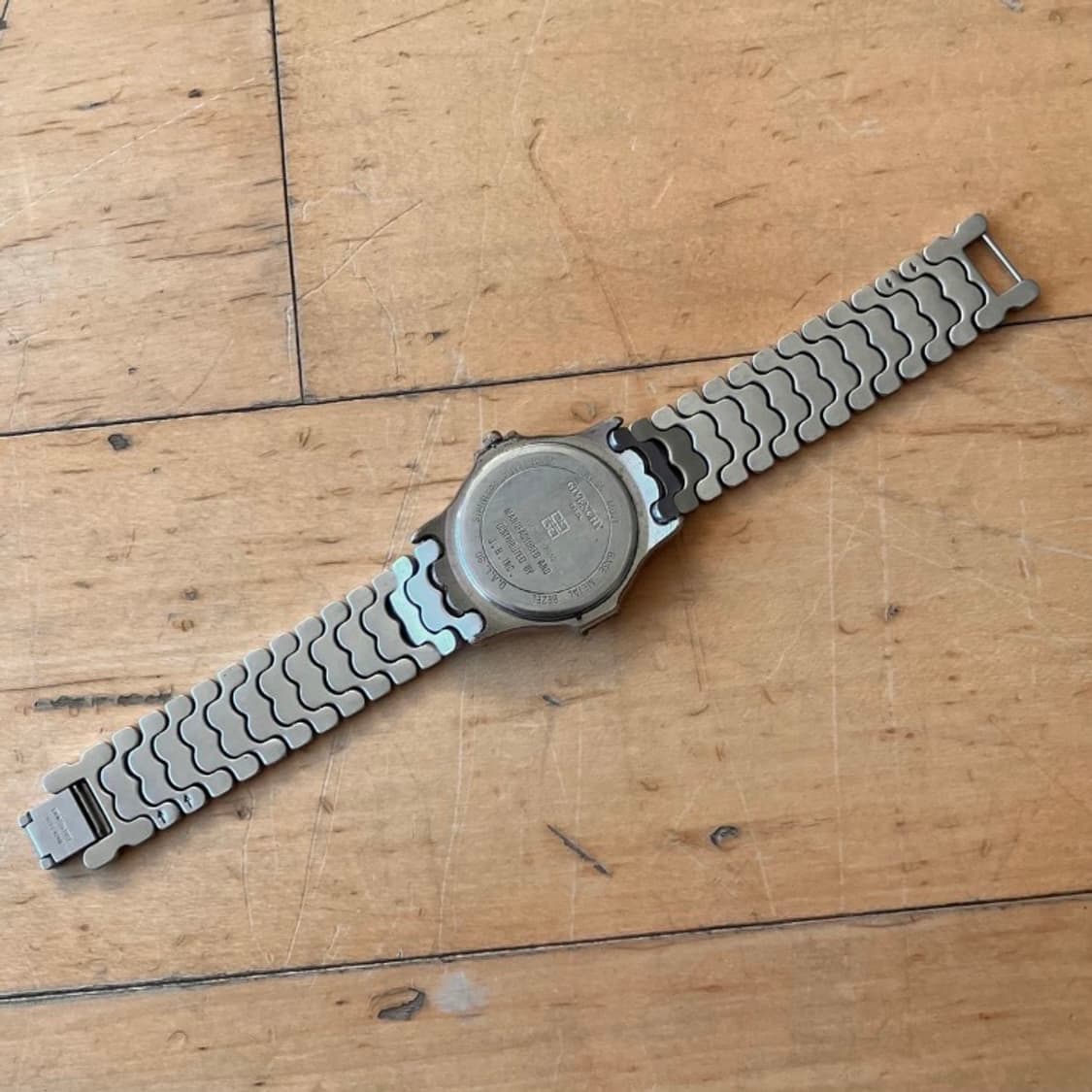 Givenchy 지방시 90s 실버 골드 트라이벌 빈티지 쿼츠 시계  상품이미지5