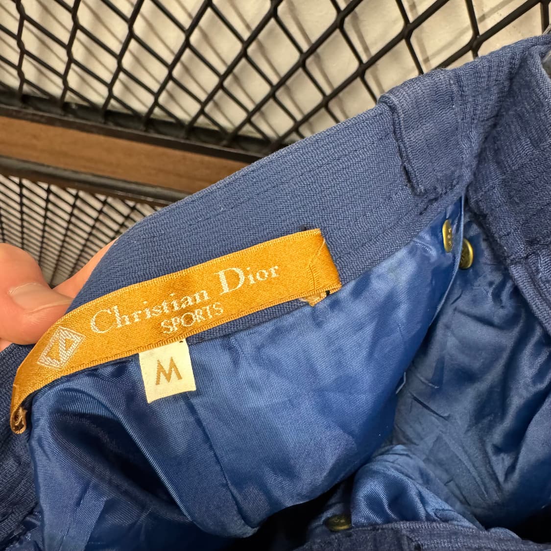 90s 크리스찬 디올 스포추 플리츠 스커트 후면 버튼 디테일 네이비 상품이미지7