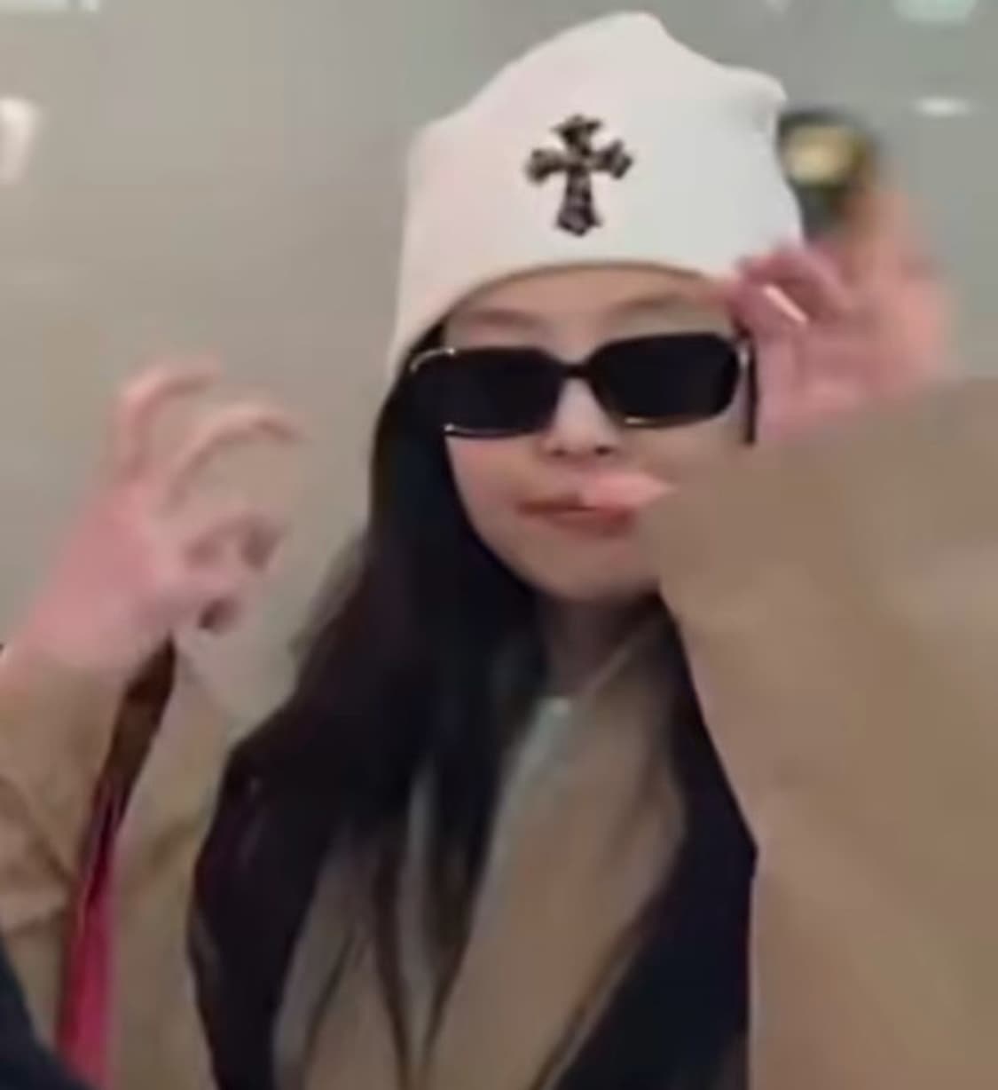 크롬하츠 크로스패치 송치 비니 제니, 산다라 박 착용 상품이미지6