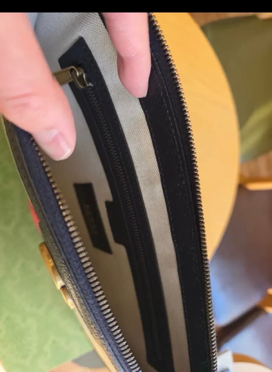 구찌 오피디아 GG 수프림 클러치 상품이미지5