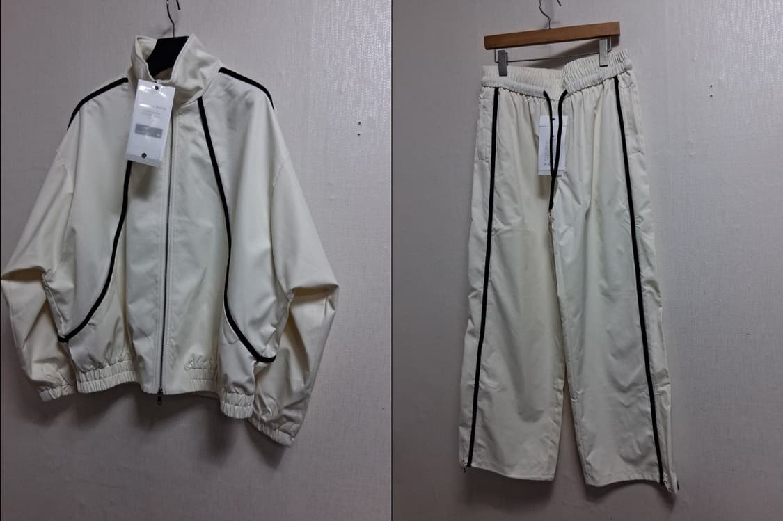 아이보리 배색 파이핑 디테일의 테크 트랙 셋업, 바스락 세미광 원단  상품이미지1