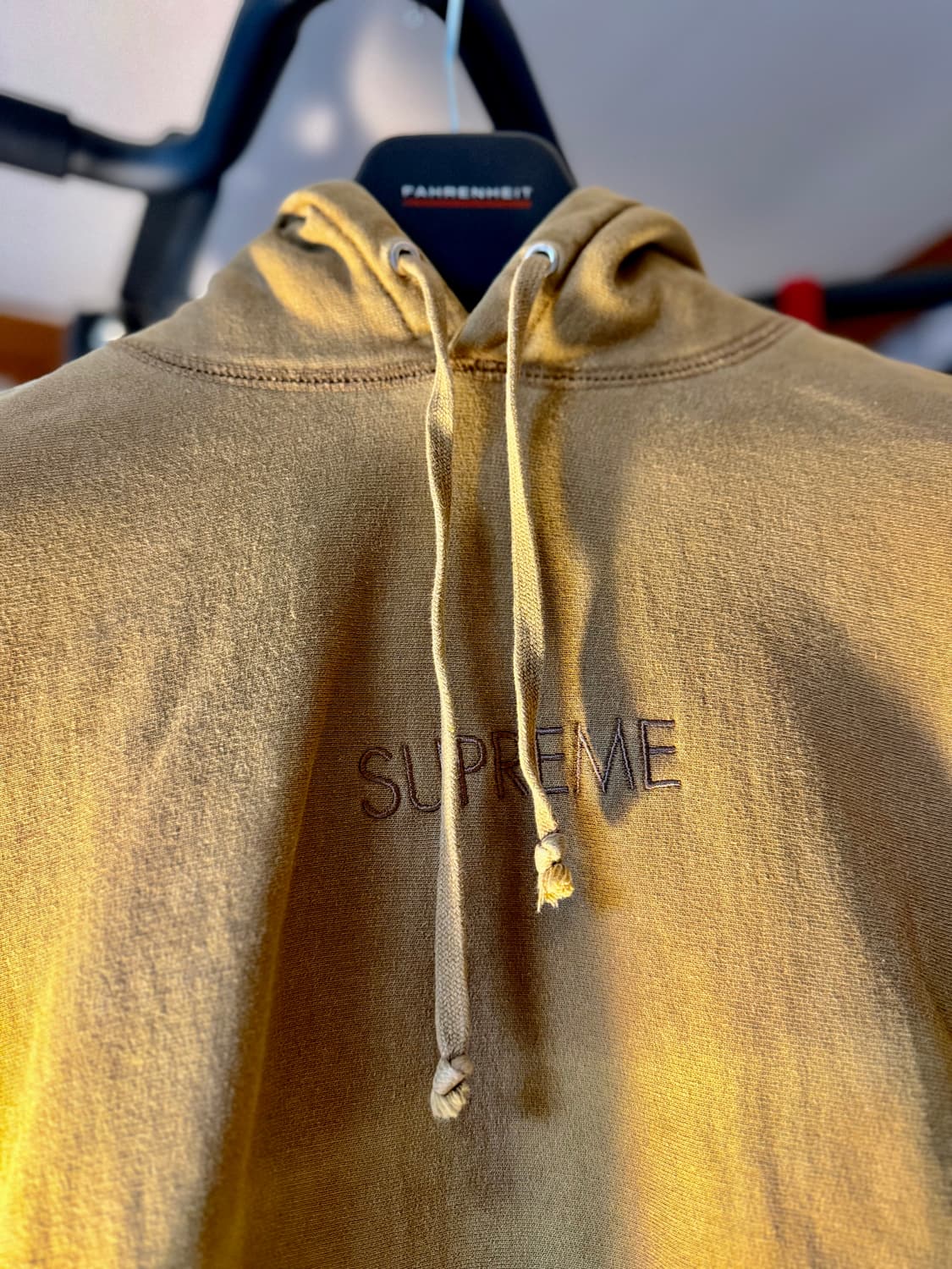 슈프림 [정품] 후드티 자수 톤온톤 로고 스웻셔츠 상품이미지1