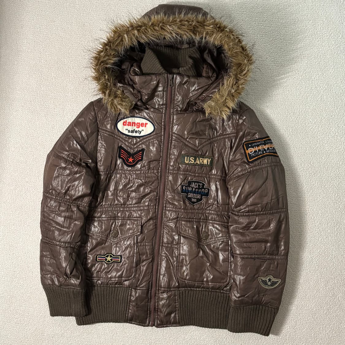 일본빈티지 y2k 브라운 유광 글로시 경량 퍼 패딩 상품이미지1