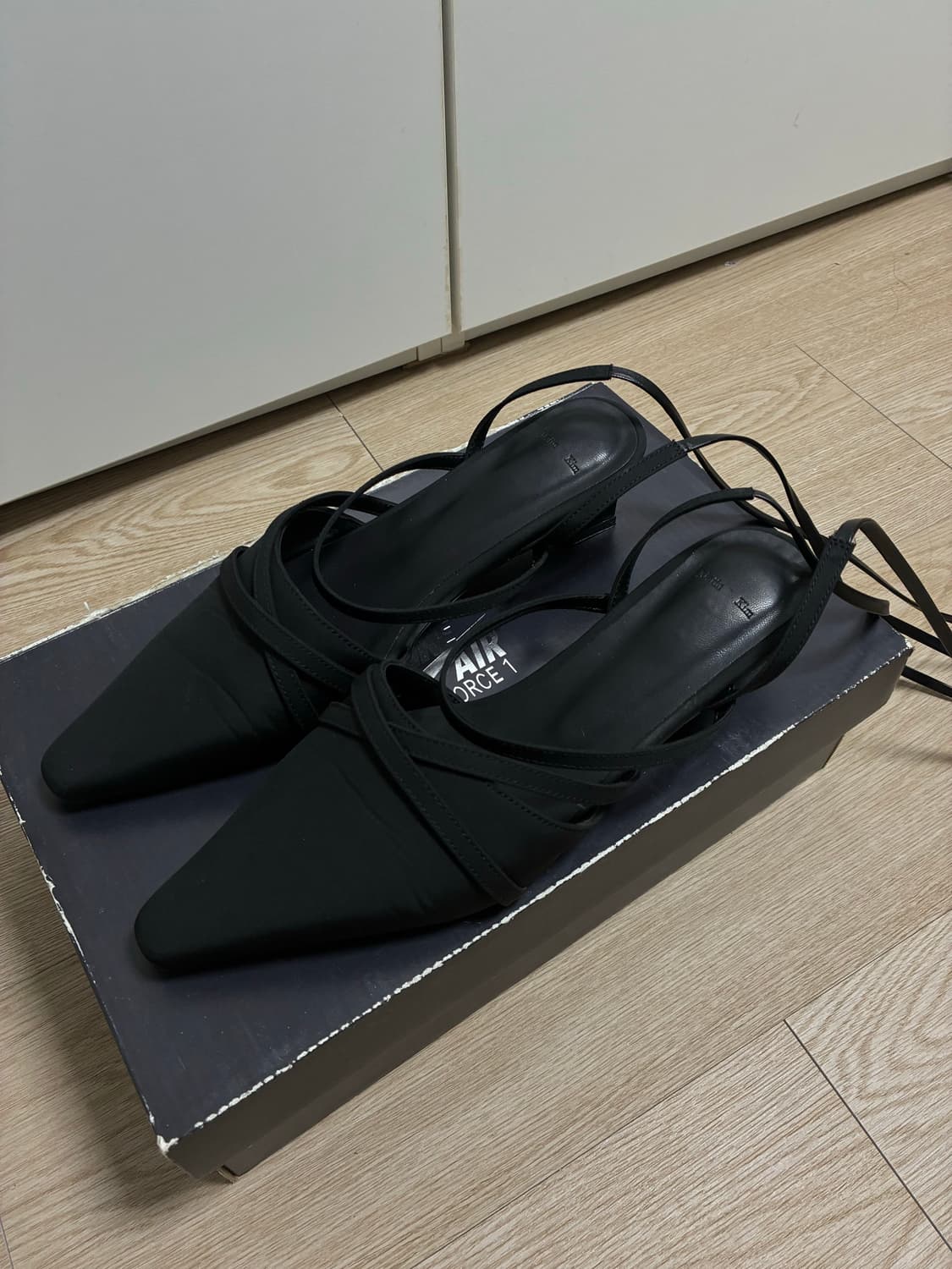 마뗑킴 스틸레토 스트랩 힐-블랙250 상품이미지4