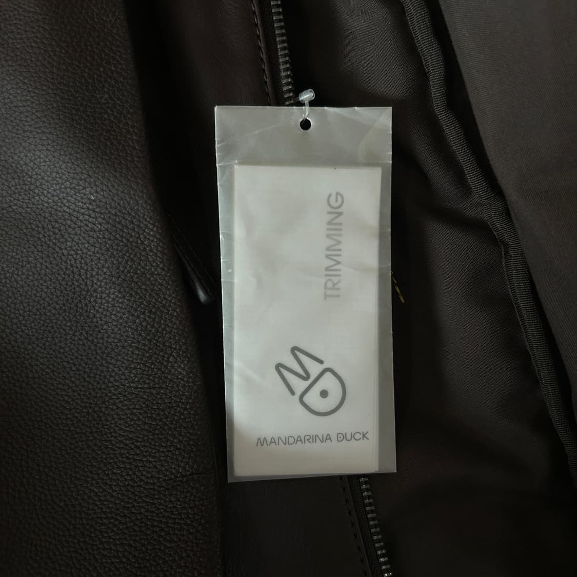 만다리나덕 가죽 다크브라운 백팩 상품이미지3