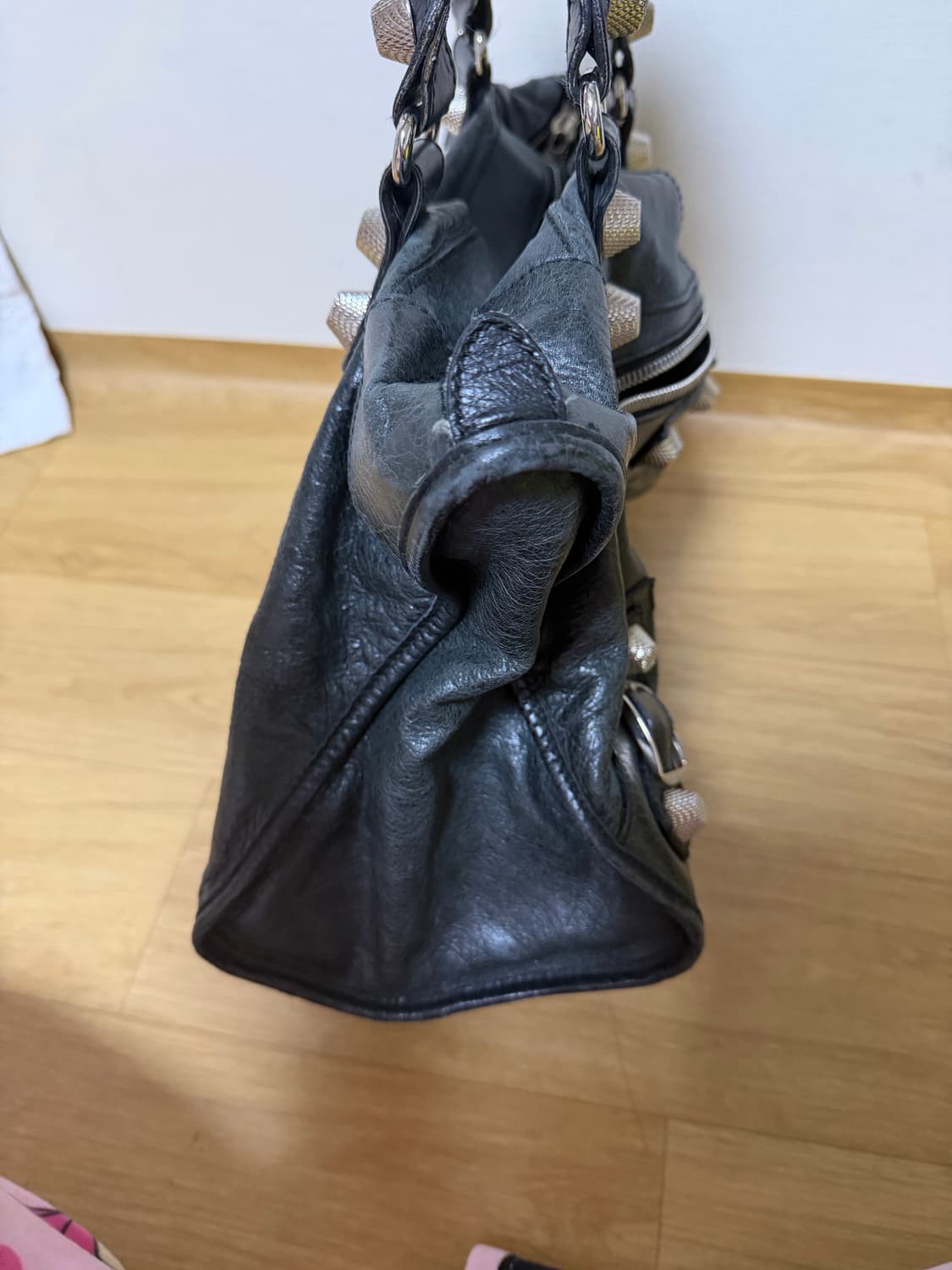 발렌시아가 클래식모터백 다크그레이 라지 상품이미지5