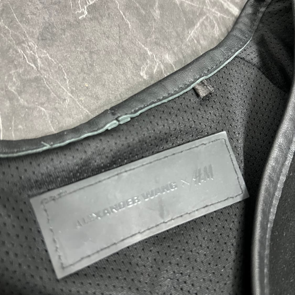 알렉산더왕 x H&M 카우레더 베이스볼 반팔 자켓 상품이미지3