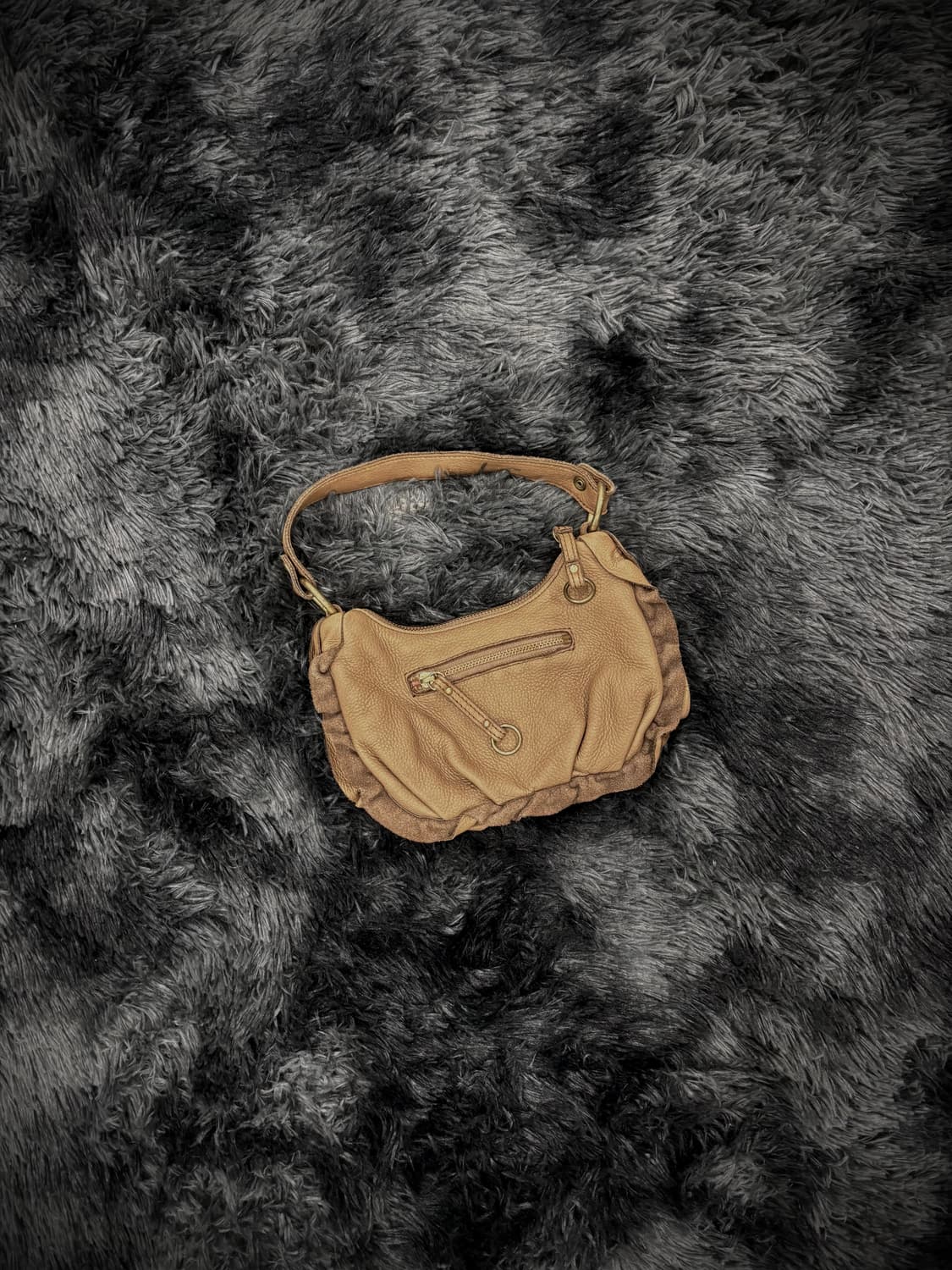 베이지 레더 덤플링 숄더백 상품이미지1