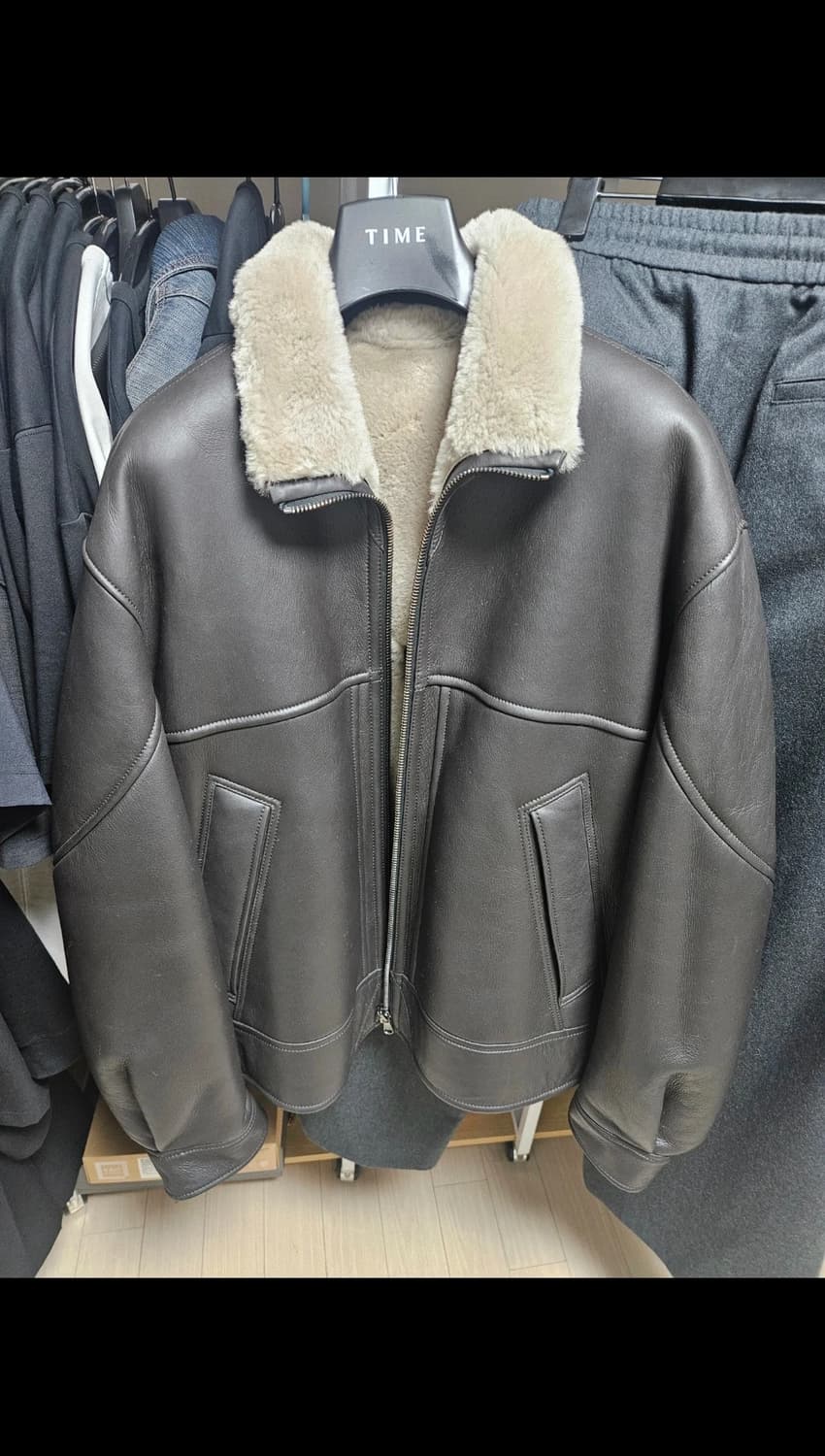 타임옴므 무스탕24fw 105 새상품팝니다 상품이미지1