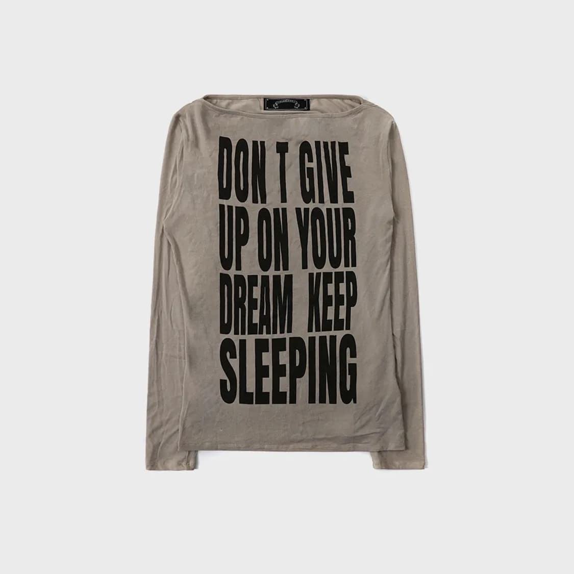 배드블러드 보트넥 루즈핏 슬리핑 롱슬리브 긴팔티셔츠-샌드 상품이미지1