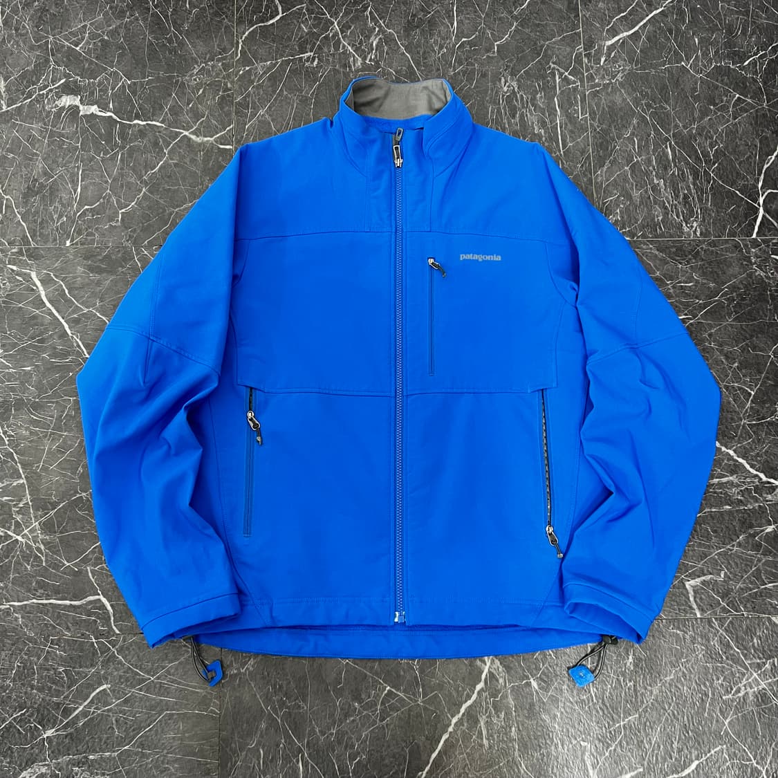 파타고니아 소프트쉘 심플 가이드 자켓 상품이미지1