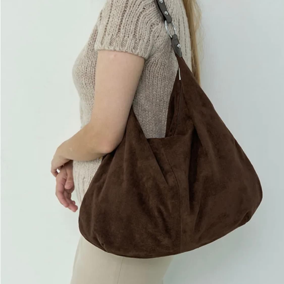 고세 프리쇼퍼백 스웨이드 다크브라운 상품이미지1