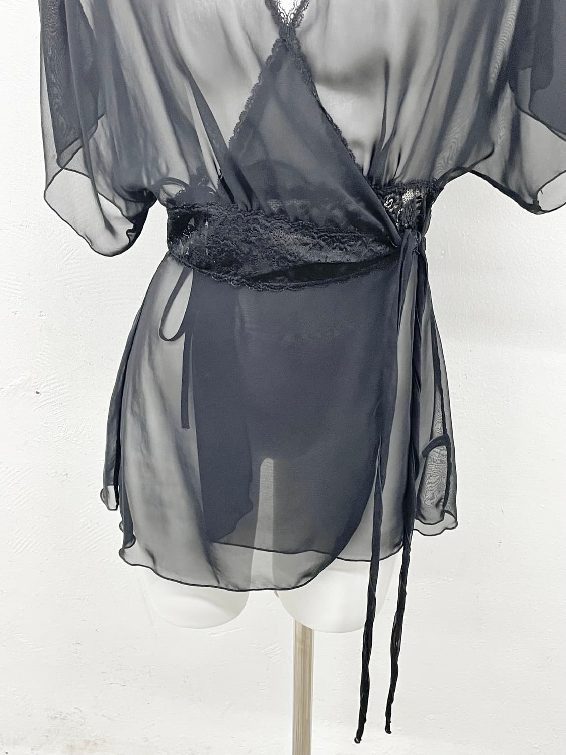 베라왕 블랙 시어 로브 상품이미지3