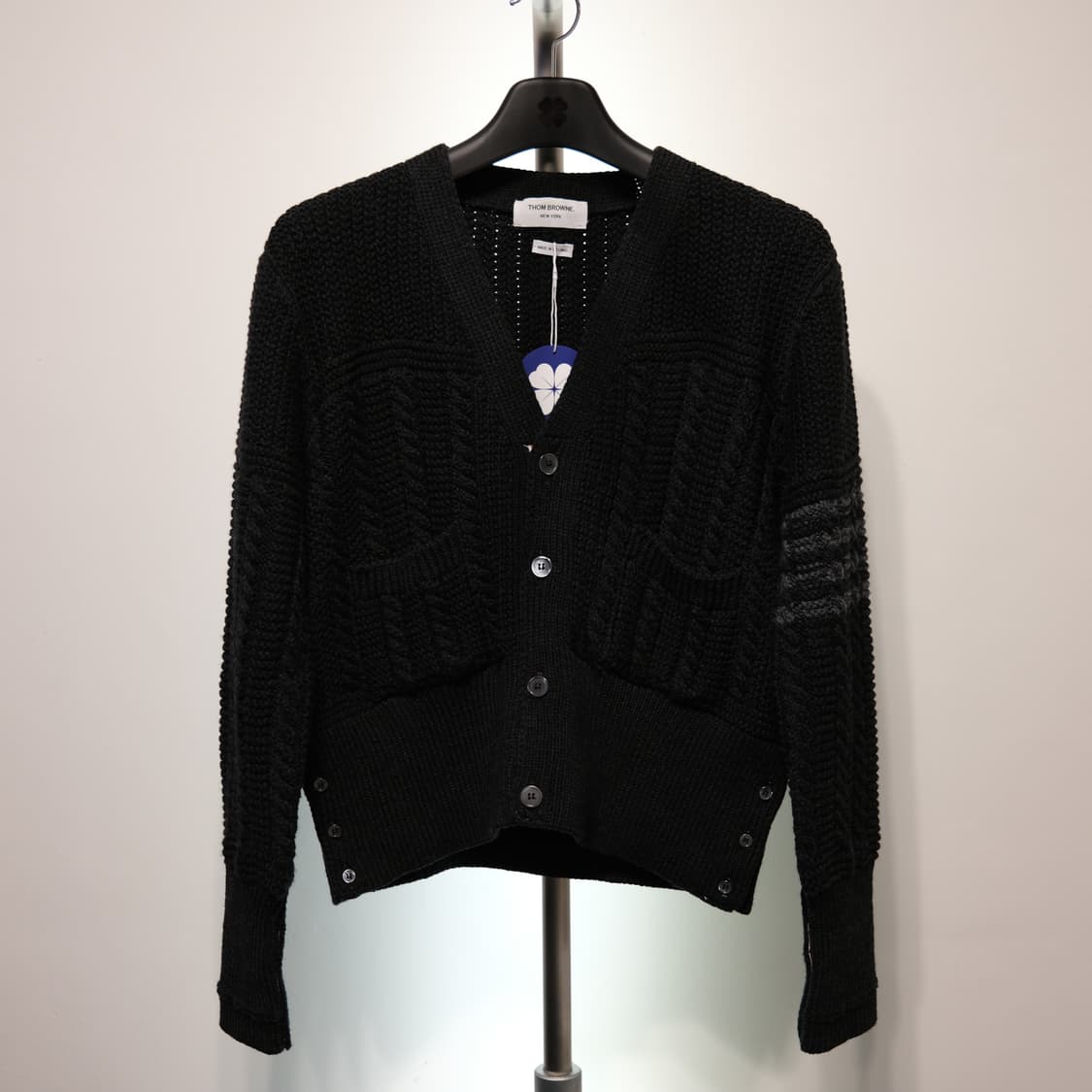 톰브라운 사선완장 아란 케이블 가디건 다크그레이 상품이미지1