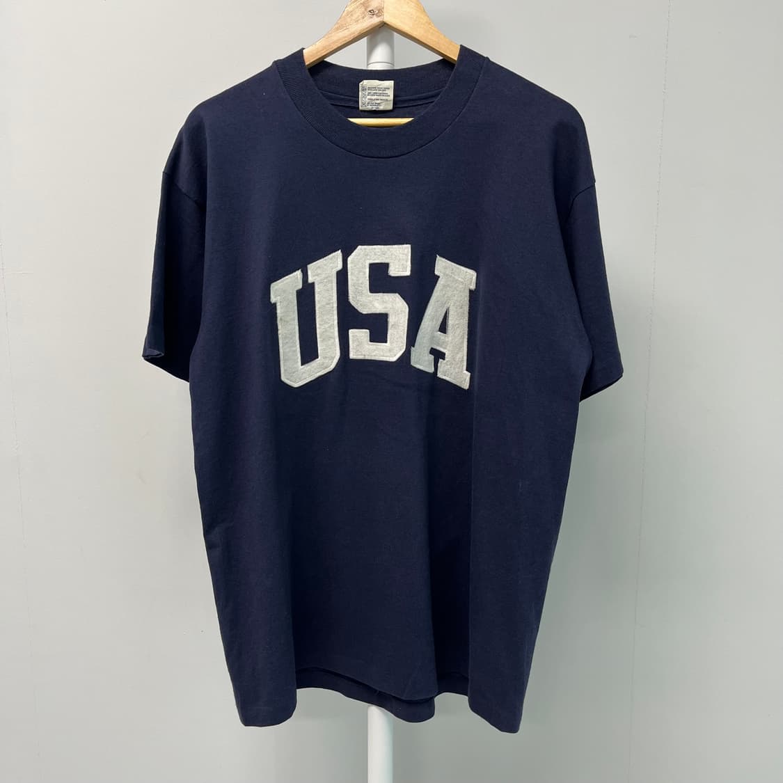 [L] USA 90s college ware 패치 반팔 티셔츠 다크네이비 상품이미지1