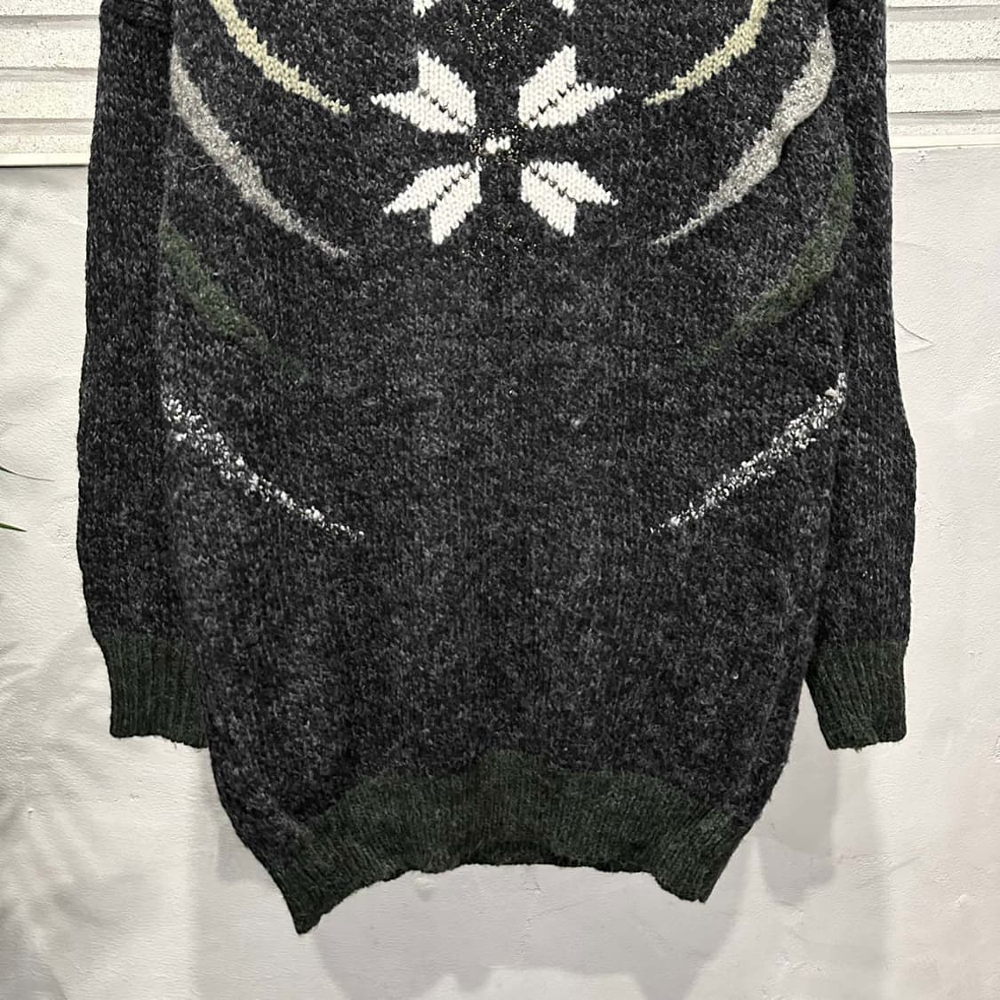 USA VINTAGE 라운드넥 롱 니트 노르딕 눈꽃 패턴 디테일 차콜 상품이미지5