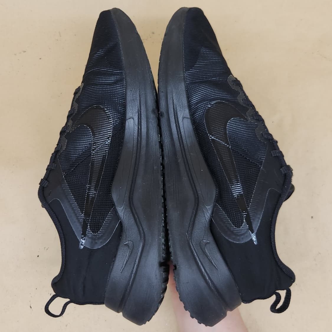 나이키 다운시프터 남성스니커즈 285 상품이미지5