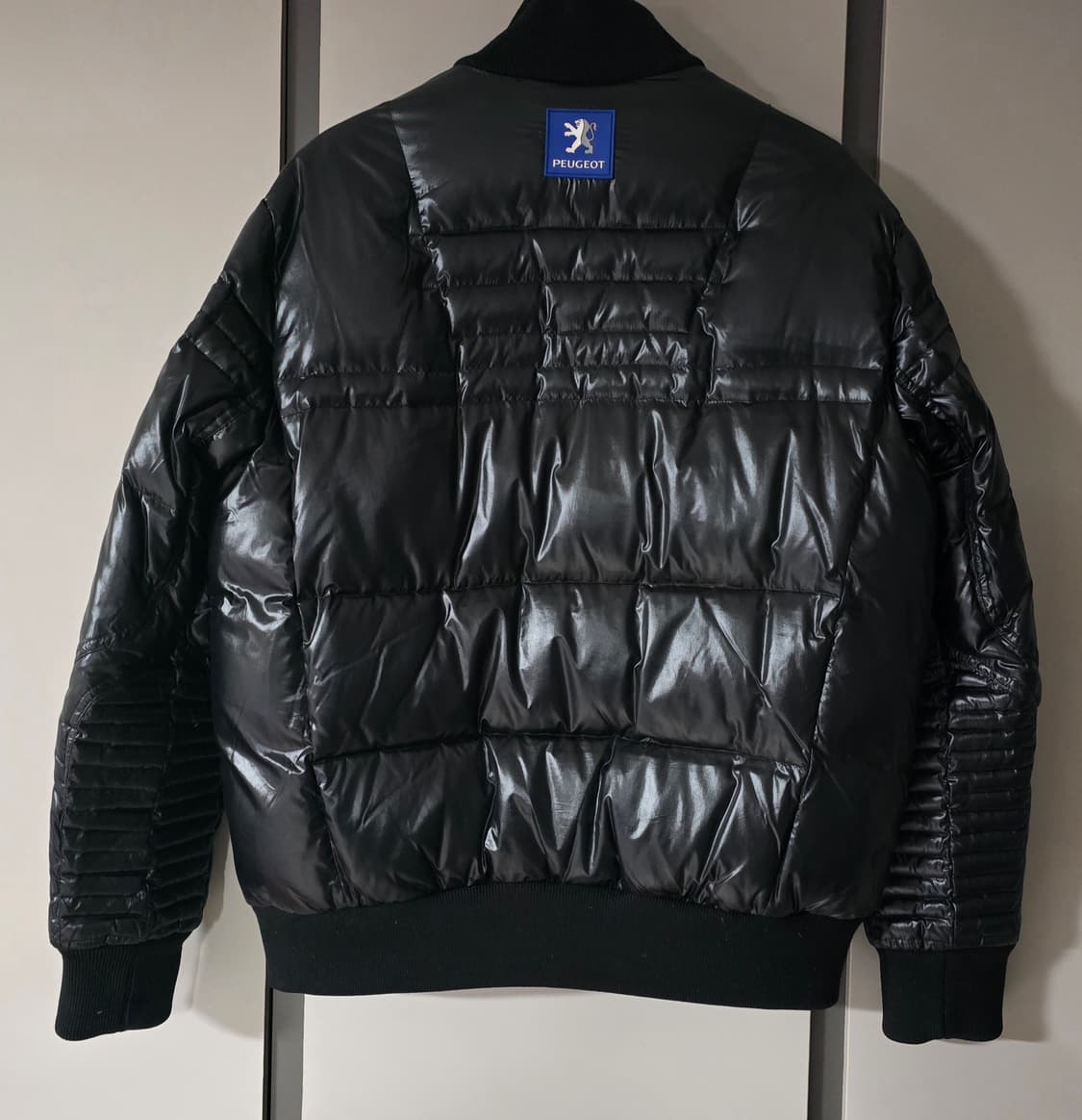 르꼬끄 스포르티브 덕다운 유광패딩.

싸이즈 100 남자. 상품이미지4