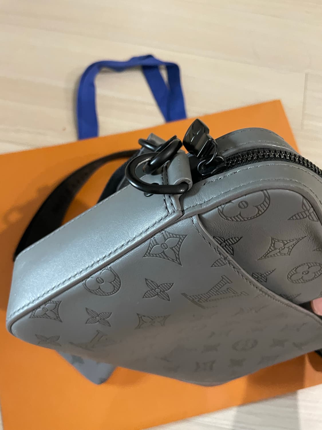 루이비통 쉐도우 듀오 메신저백 그레이 정품  상품이미지4