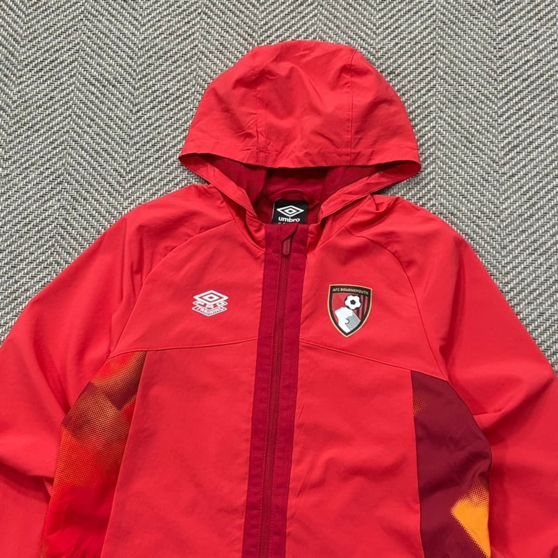 엄브로 본머스 로고 바람막이 v2177 상품이미지3