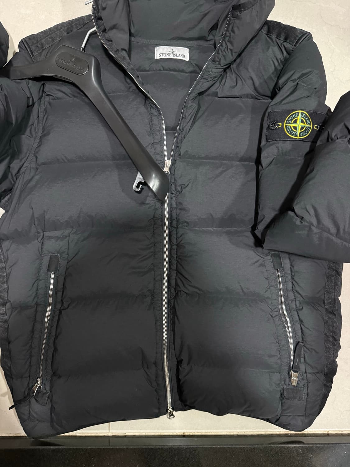 [당일출고,L사이즈] 23FW 스톤아일랜드 심리스 패딩 상품이미지4