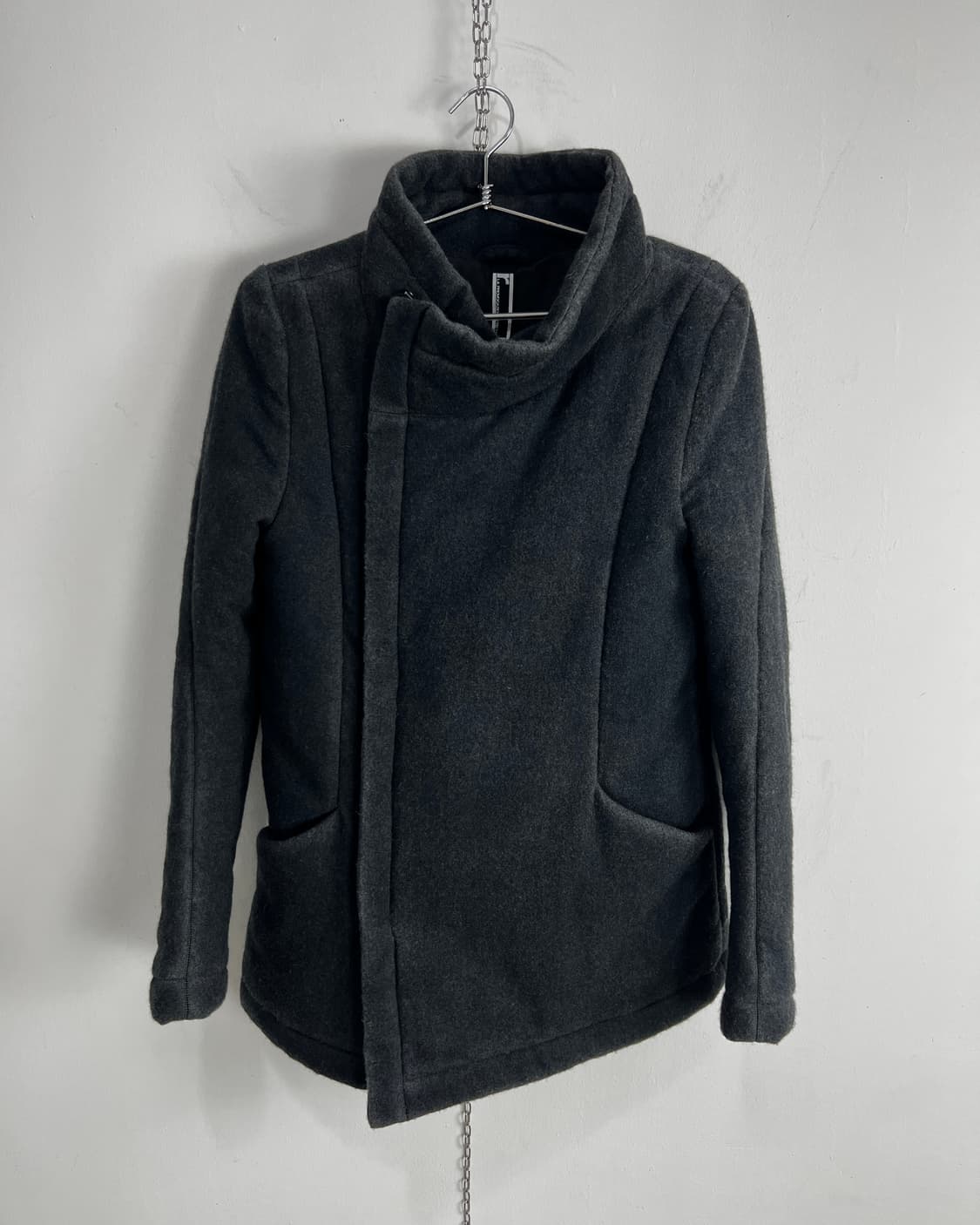 립반윙클 카울넥 비대칭 울 자켓 상품이미지4