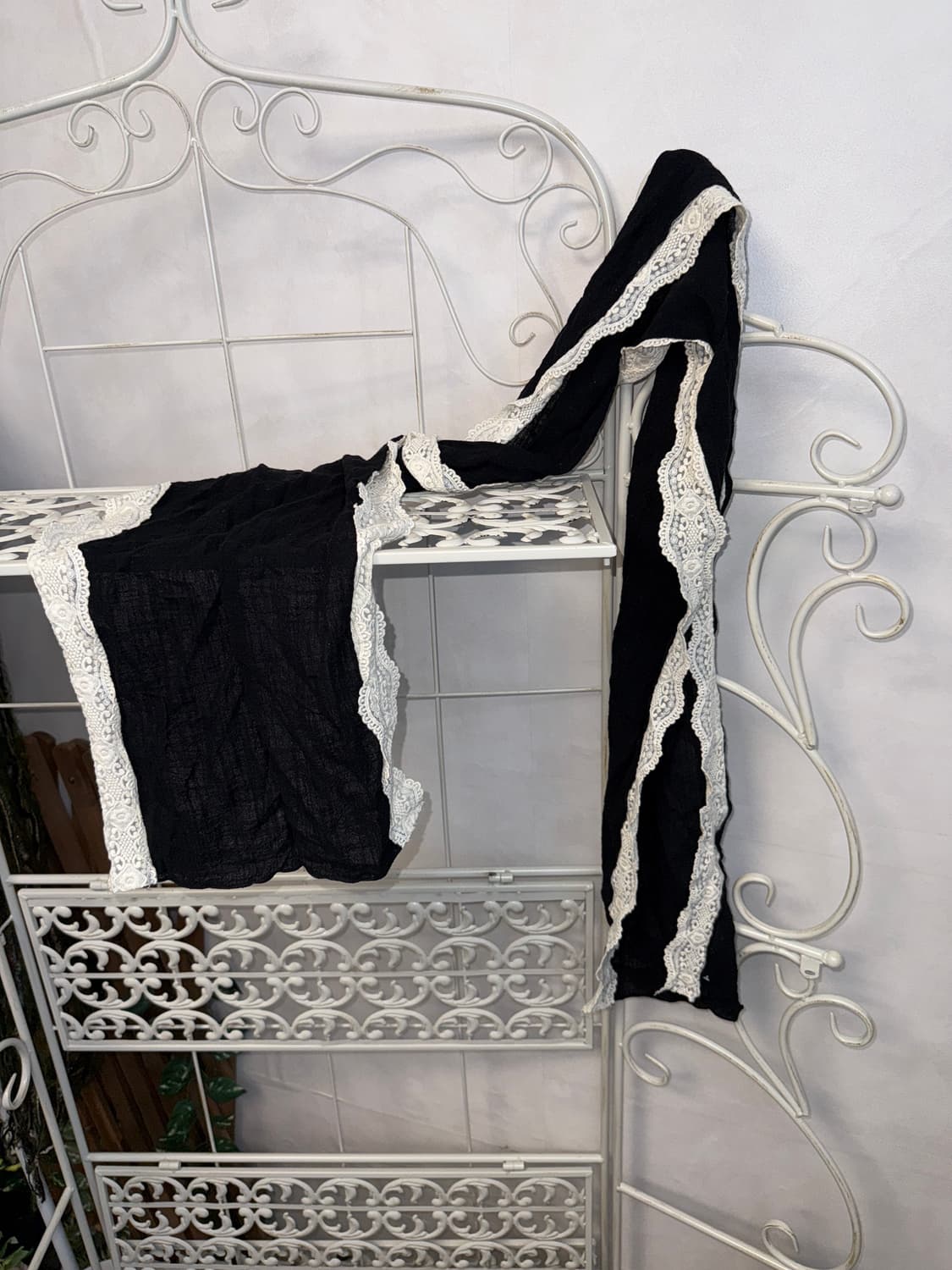 Black & white bohemian lace scarf 상품이미지1