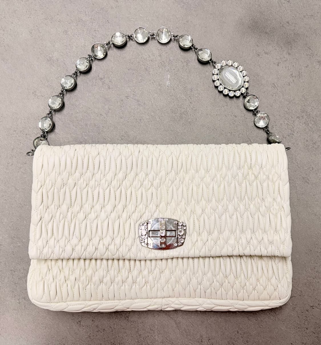 [정품] 미우미우 크리스탈 가죽백 라지 상품이미지1