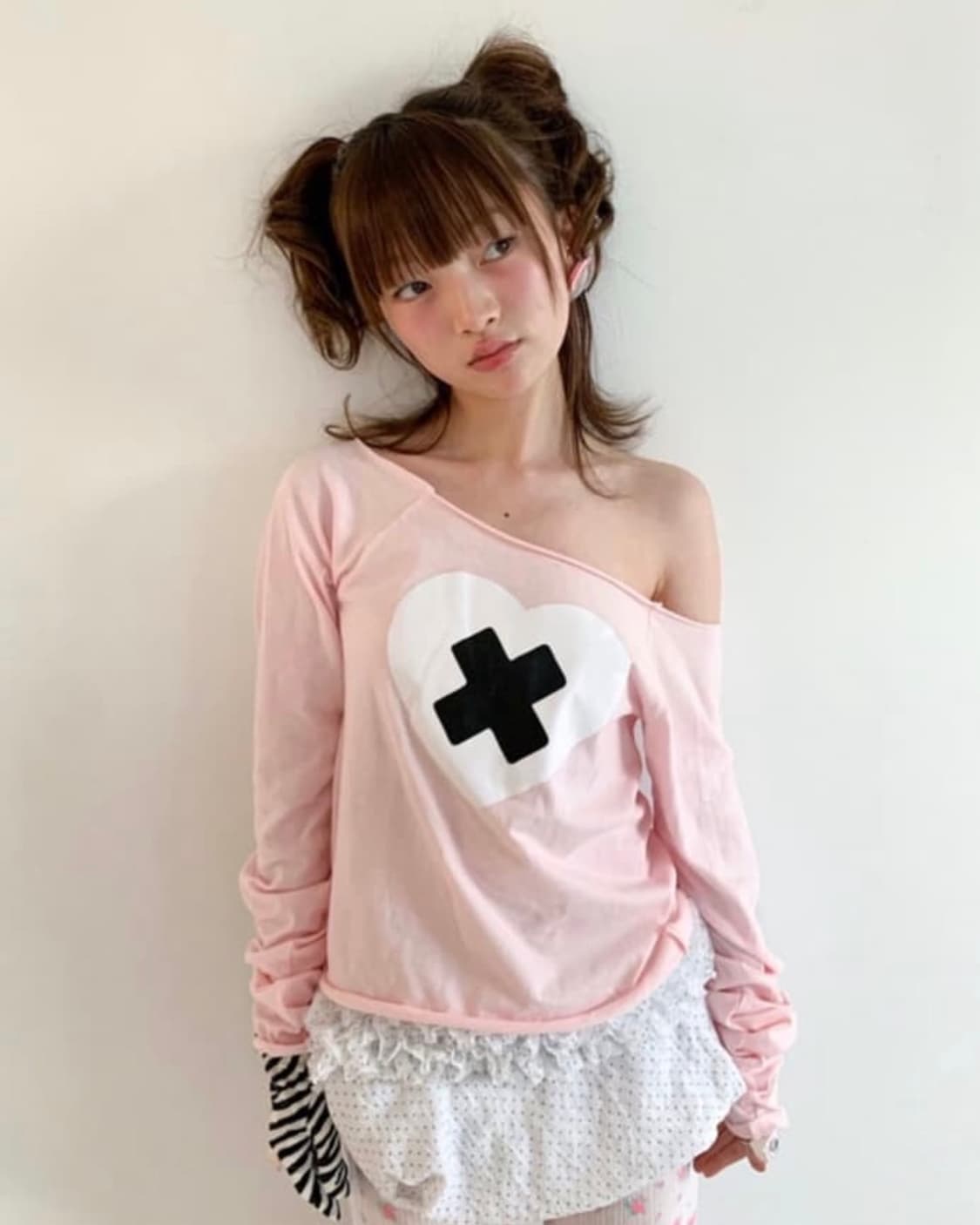 (급처)샵페어리 크로스 하트 컷오프 티셔츠 상품이미지2