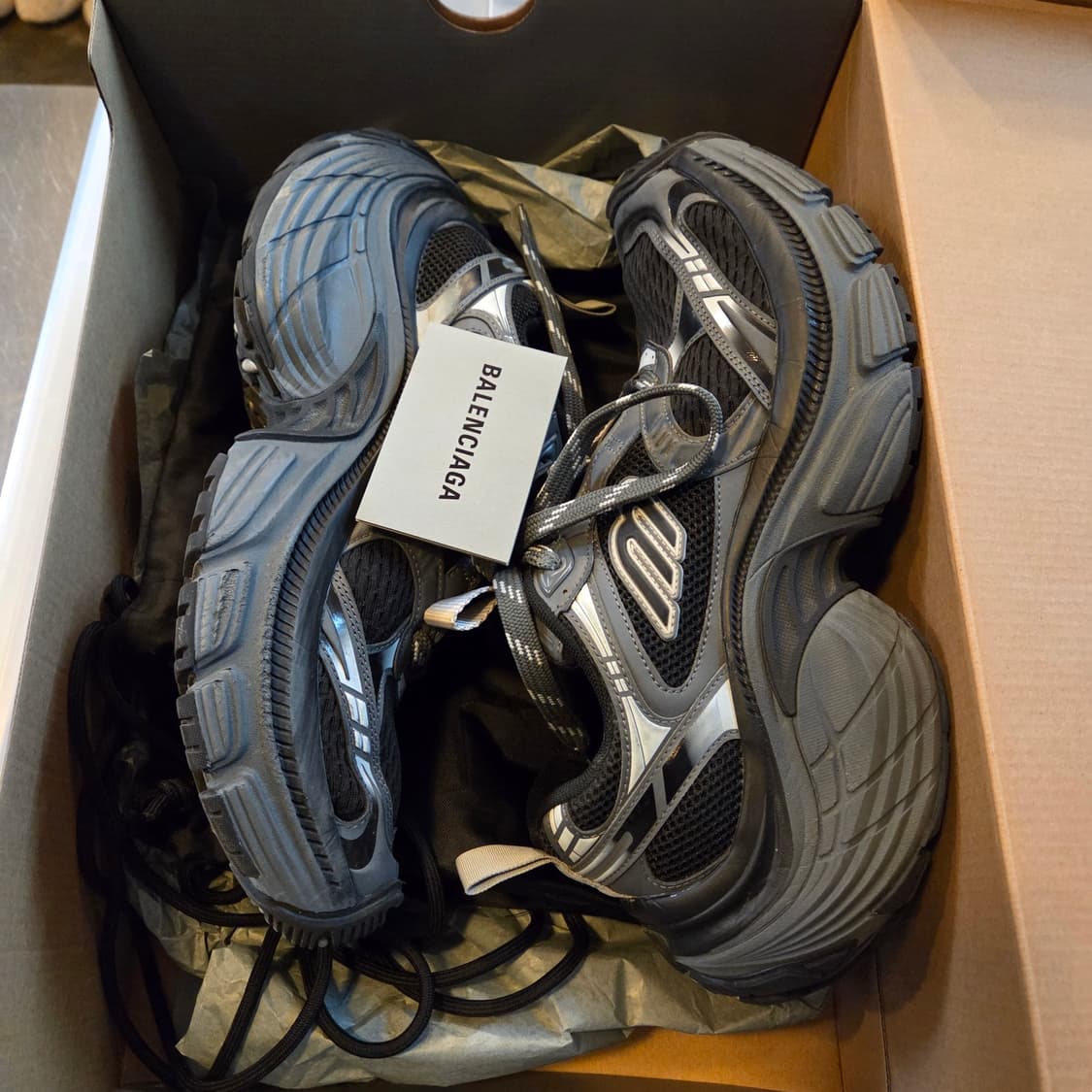 발렌시아가 6XL 블랙/그레이 (43) 상품이미지1