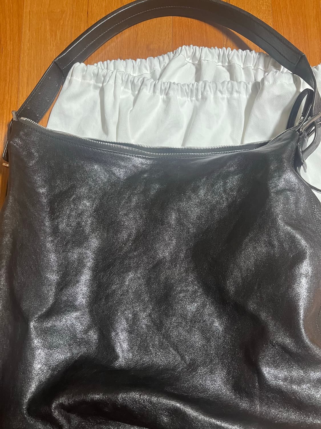 25fw 르메르 벨티드 호보백 다크초코 상품이미지2