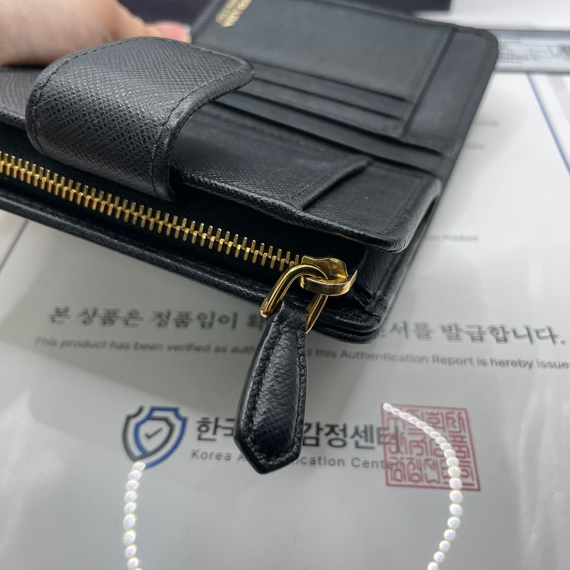 프라다 사피아노 로고 지퍼 반지갑 블랙 상품이미지6