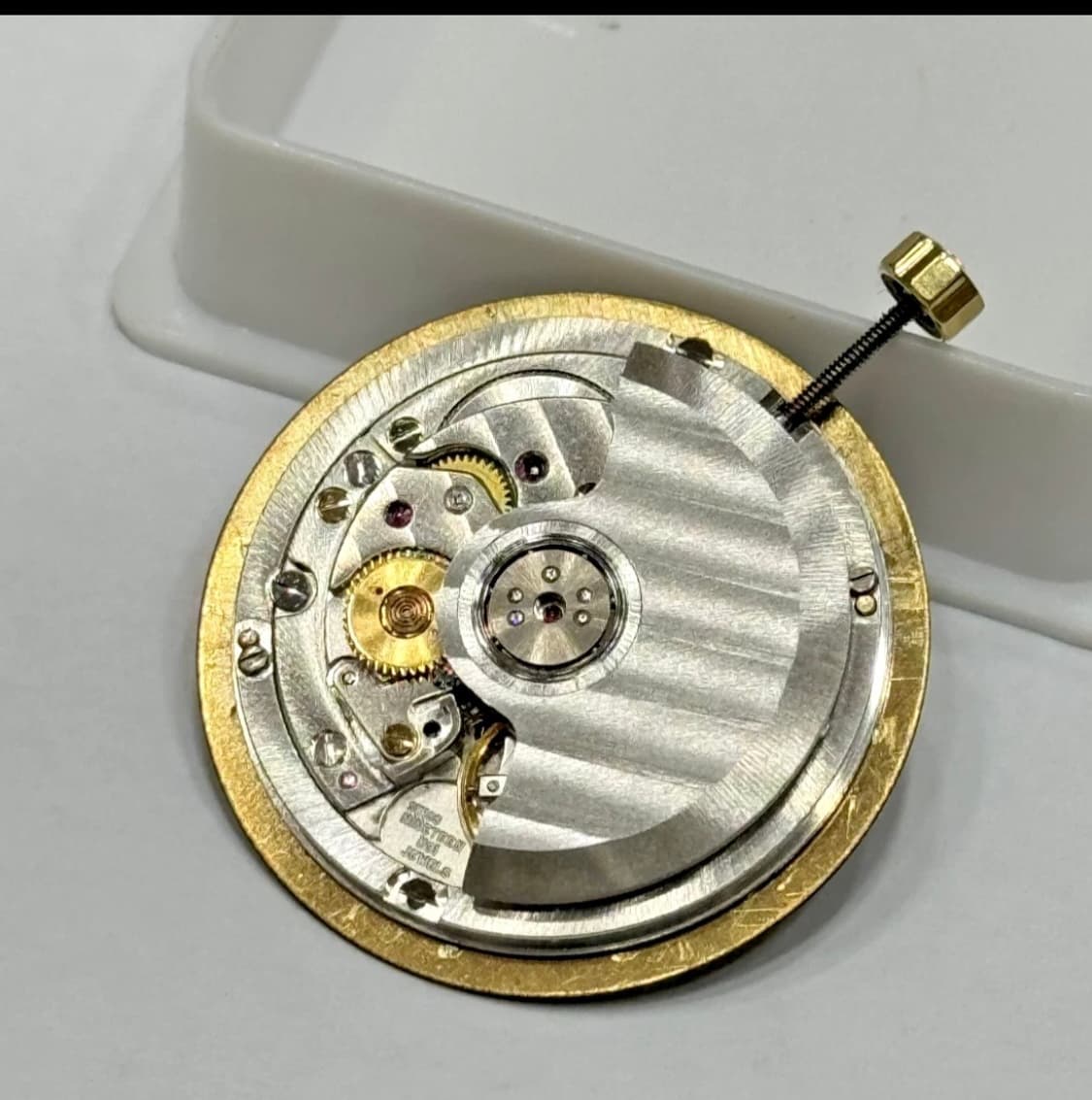 위블로 MDM 실버 쿼츠 32mm 무브먼트 다이얼 없이 본체만 있음 상품이미지10