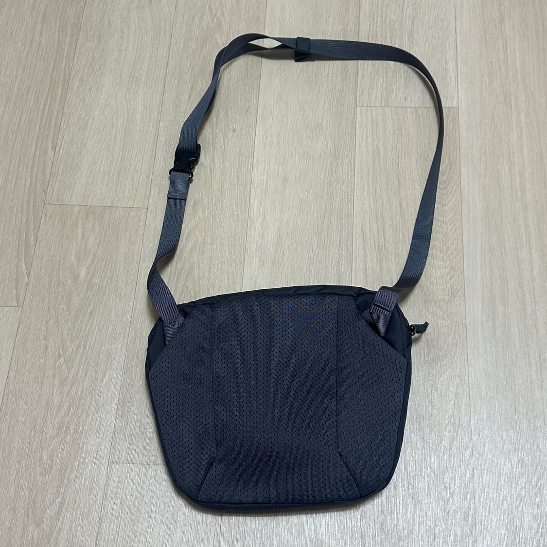 아크테릭스 맨티스2 그래파이트 힙색 상품이미지2