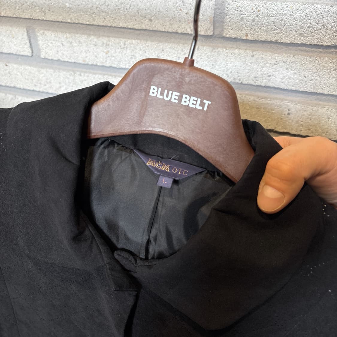 MCM 엠씨엠 클래식 패턴 카라자켓 음각퀼팅 데드스탁 디테일 블랙 상품이미지8