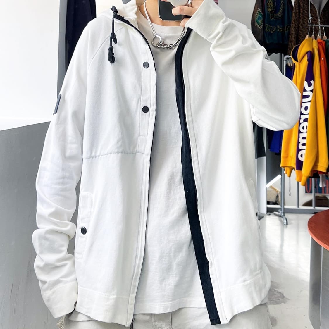 씨피 컴퍼니 블랙 스퀘어 와펜 화이트 코튼 후드집업 상품이미지3