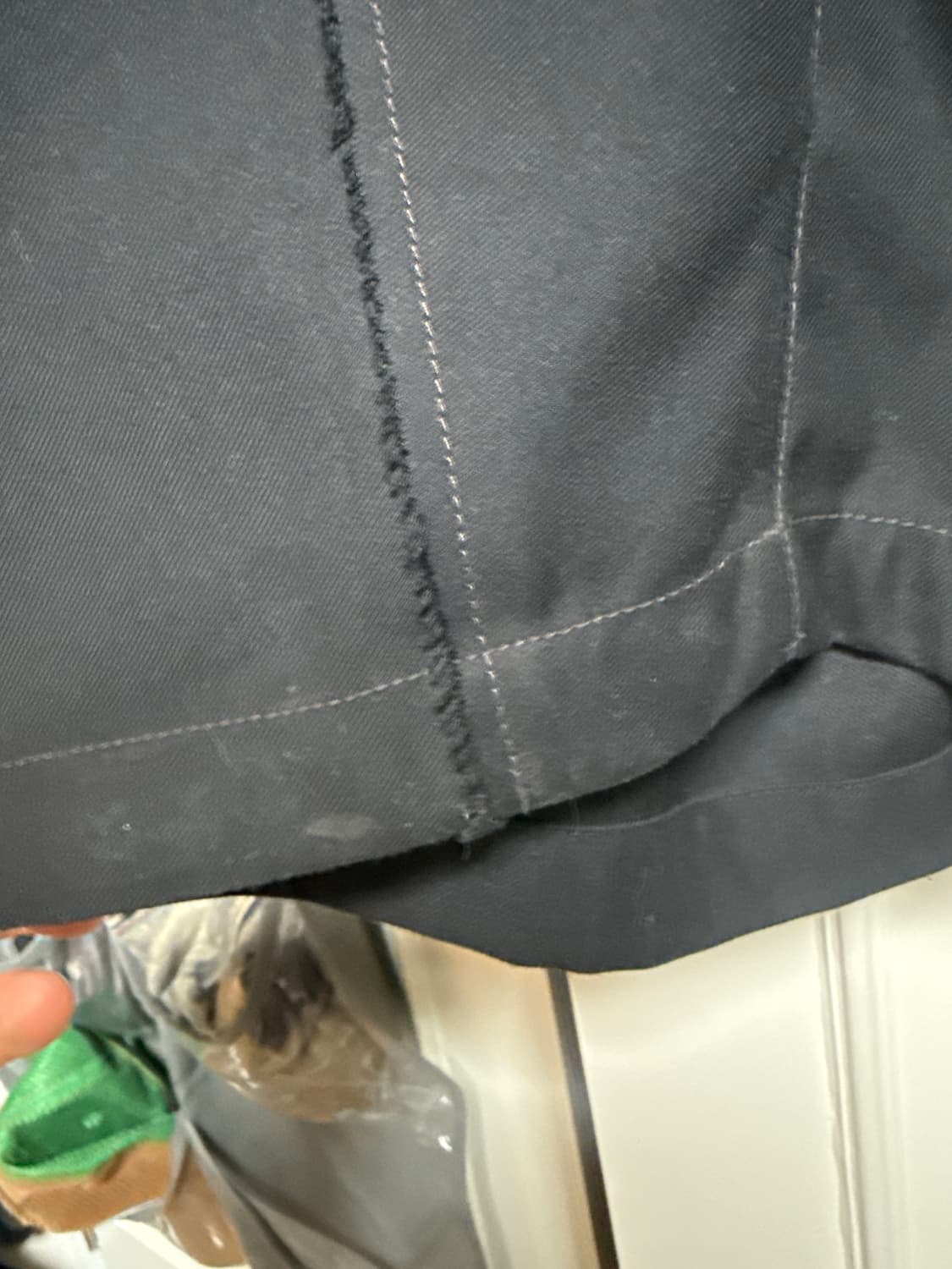 JIYONG KIM Curved Raw Edge Trousers 상품이미지4