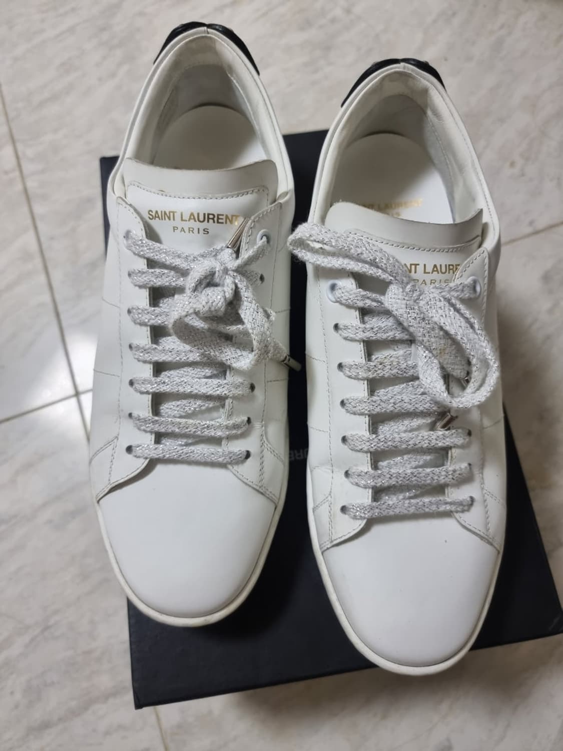 생로랑 Rip 입술패치 키스 스니커즈 화이트 39사이즈 상품이미지6