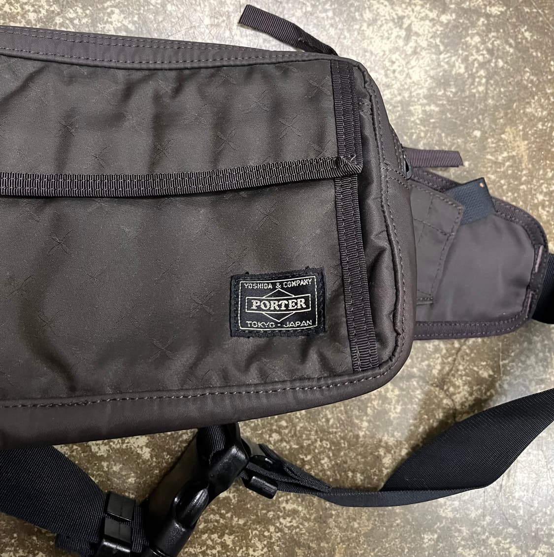 요시다 포터 다크브라운 웨이스트백 상품이미지3