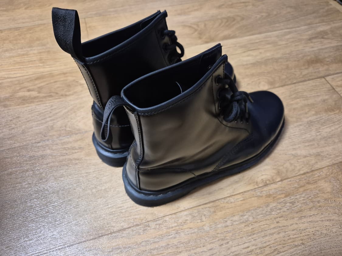 닥터마틴 1460 모노 8홀 부츠 상품이미지2